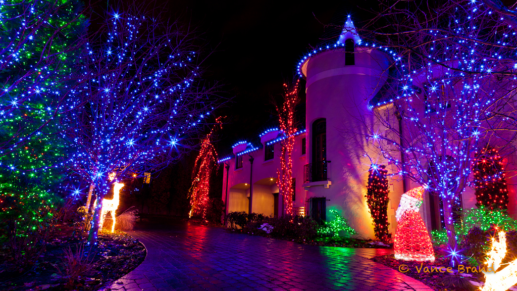 HOW CAN YOU BUY CHRISTMAS LIGHTS IN A COST-EFFECTIVE WAY?