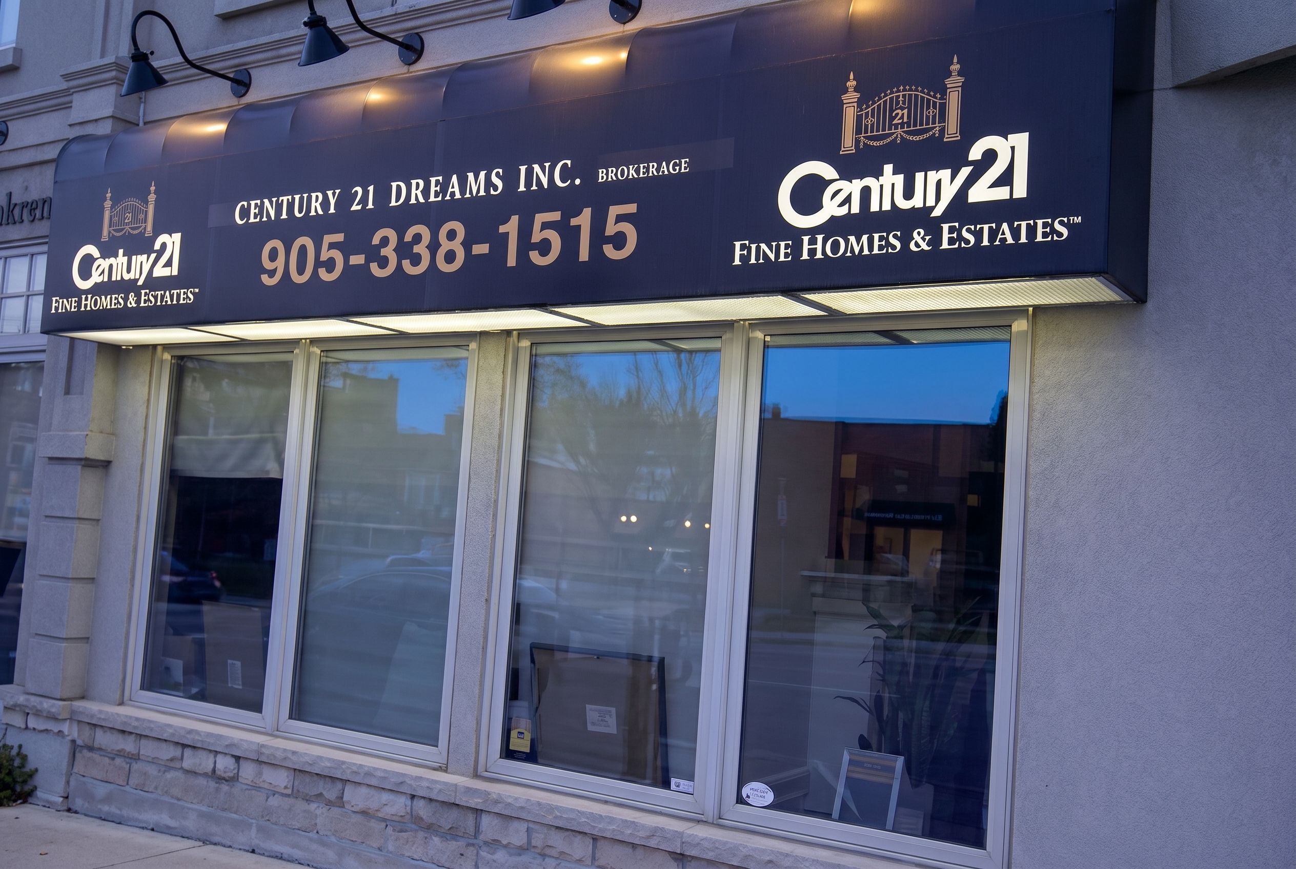 Commercial window cleaning
